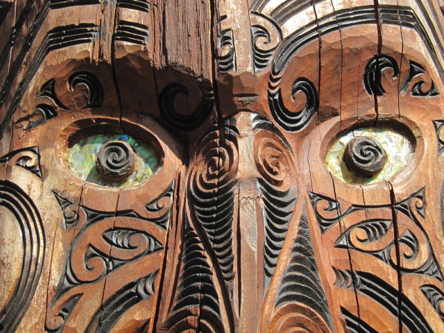 statua in legno maori