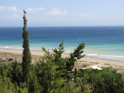 Spiaggia di Brakini vista dalla strada da Paliokaliva