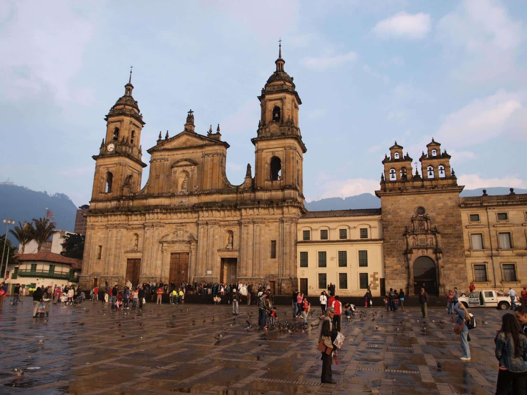 Plaza de la catedral Bogotà - Photo by layoverguide.com