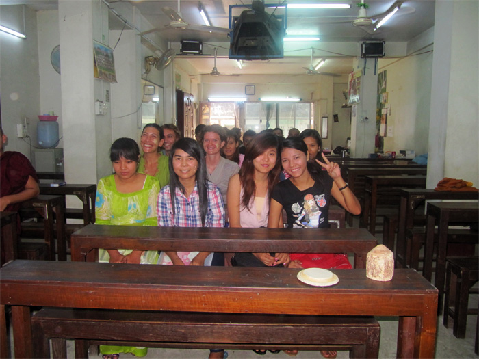Lezione di inglese a Yangoon 