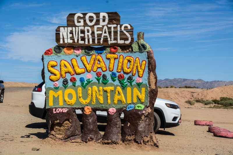 salvation mountain entrata
