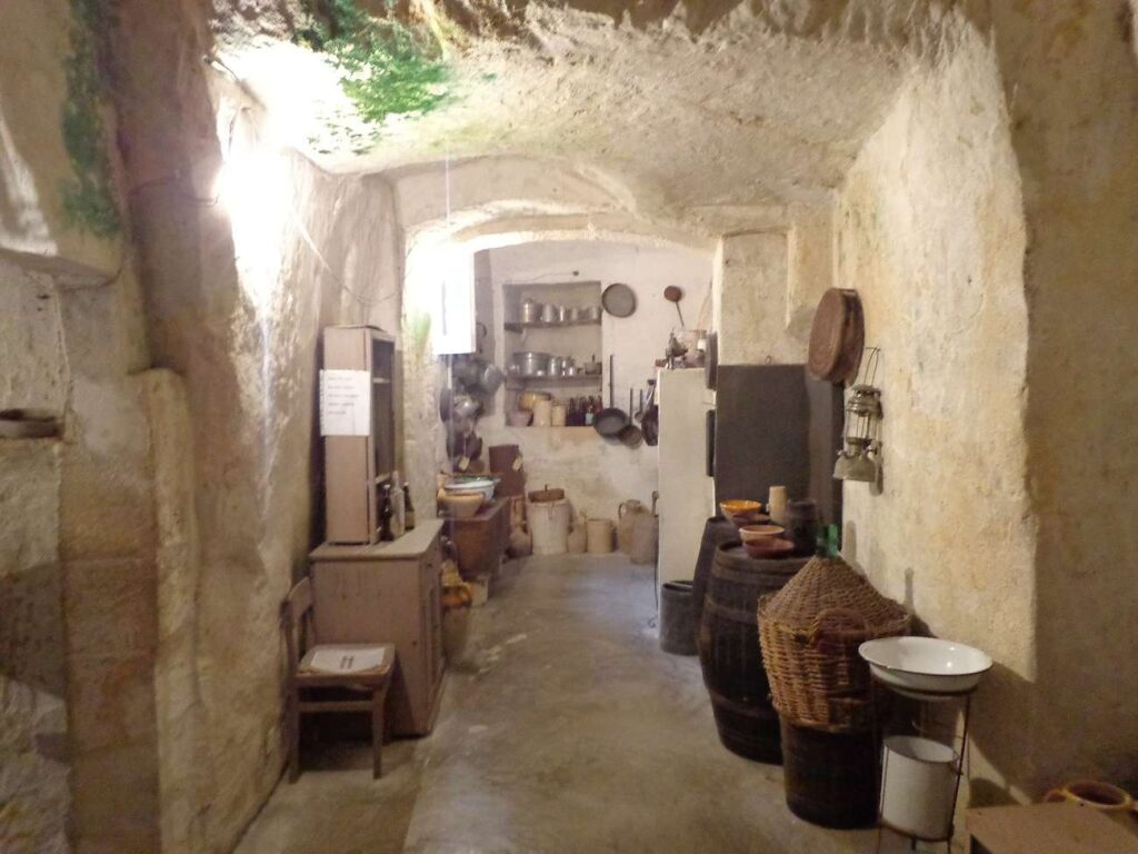 interni di Casa grotta a Matera