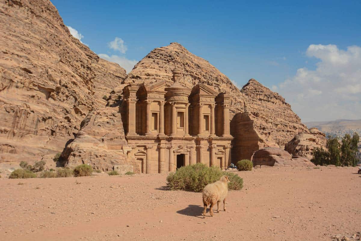 Palazzo nella roccia a Petra