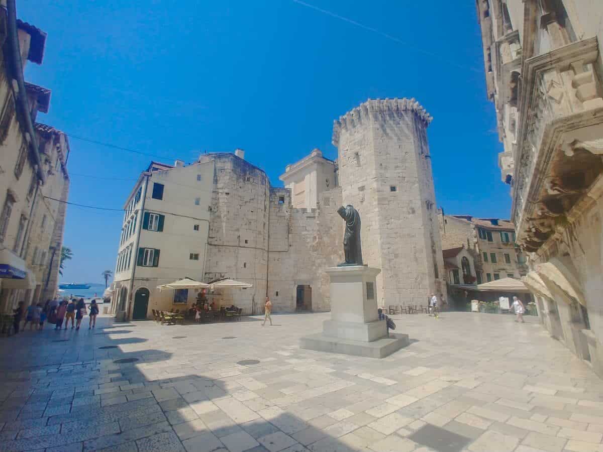 Piazza centrale di Spalato in Croazia