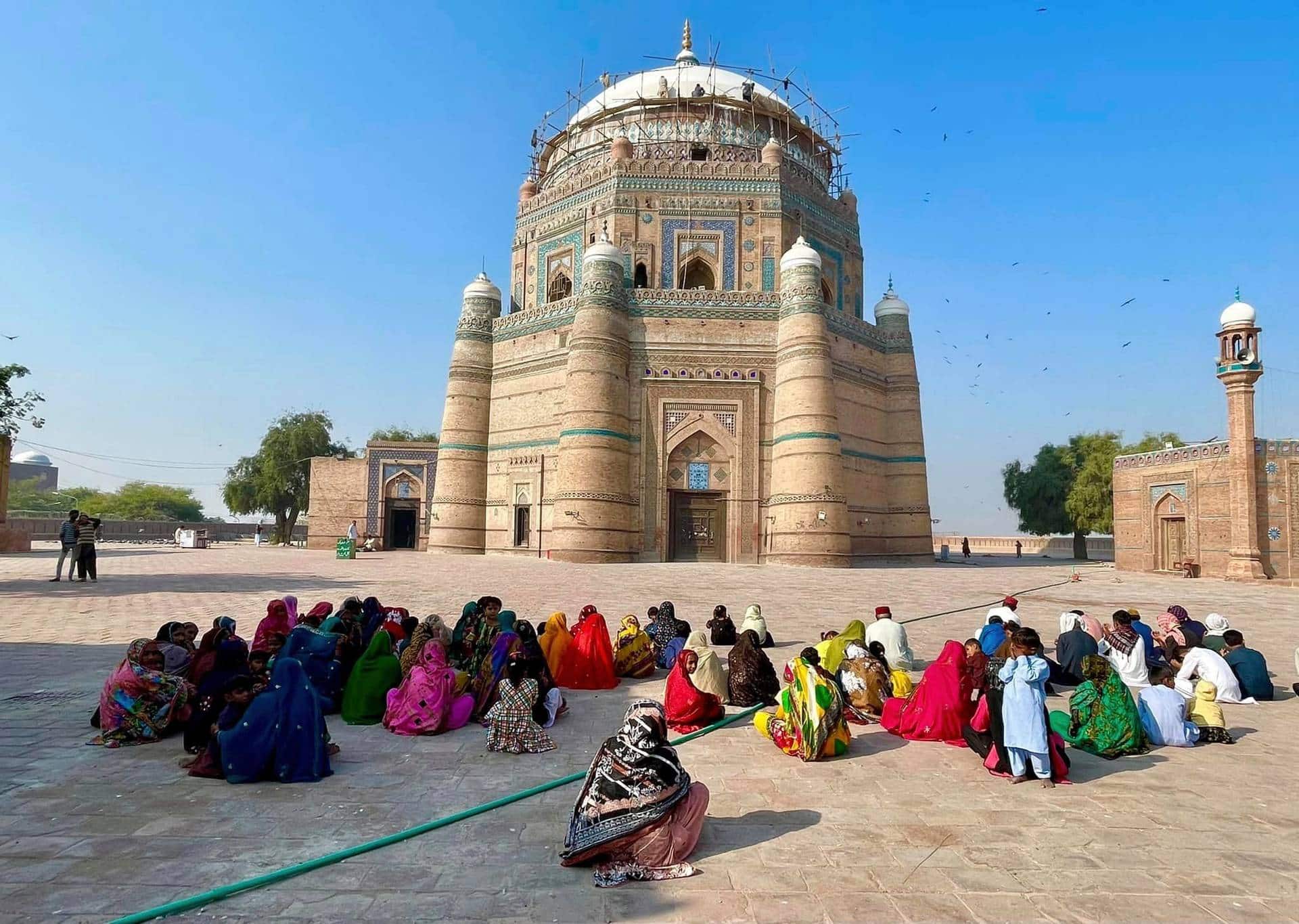 moschea pakistan con donne