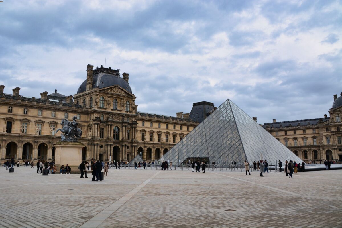 Piramide Museo Louvre